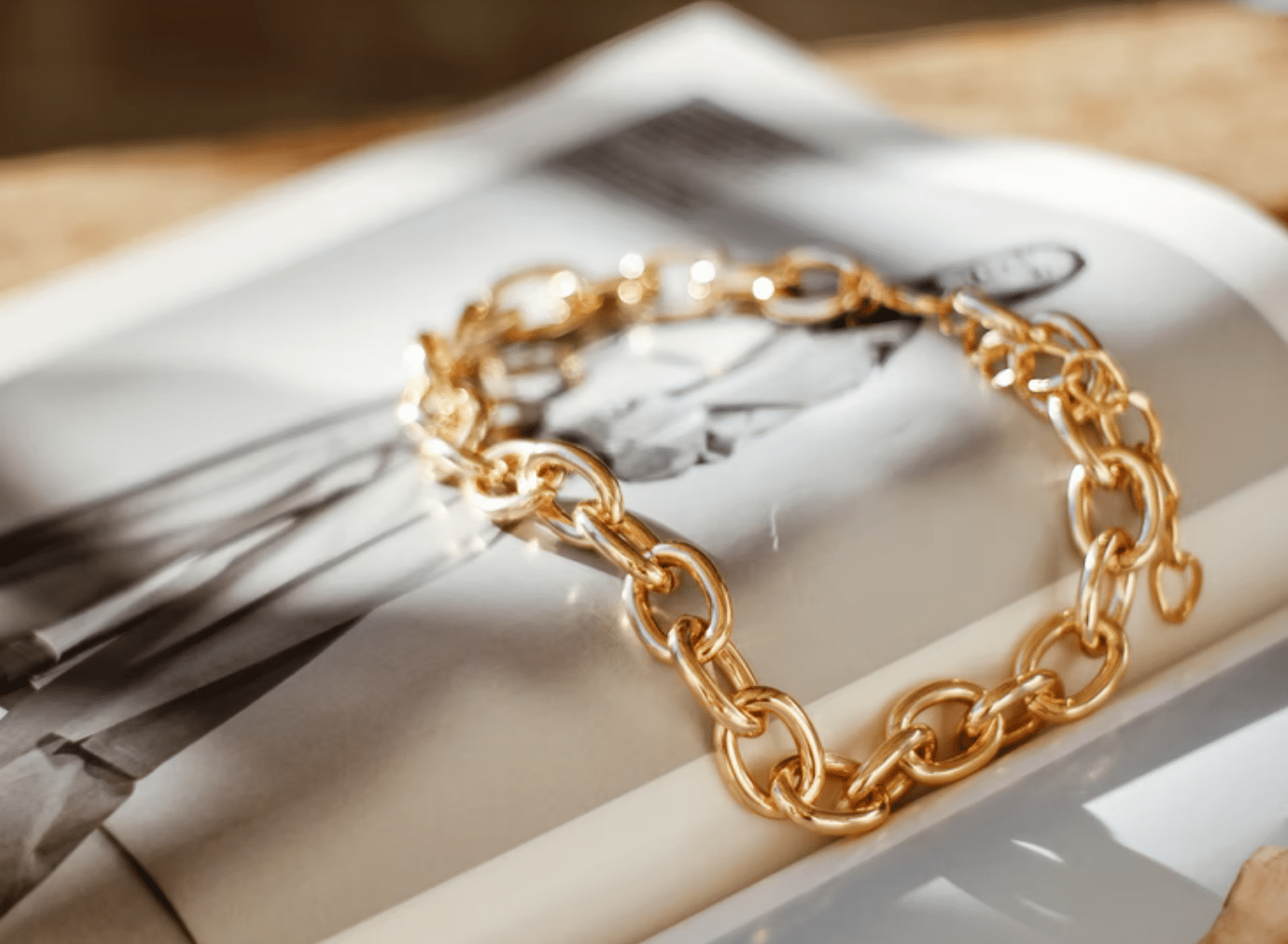 راهنمایی کامل برای جواهرات مچ: انتخاب بهترین دستبندها